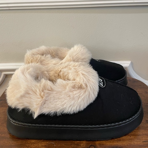 Shoes - 🆕 Plush-Lined Indoor Slippers with Thick Sole